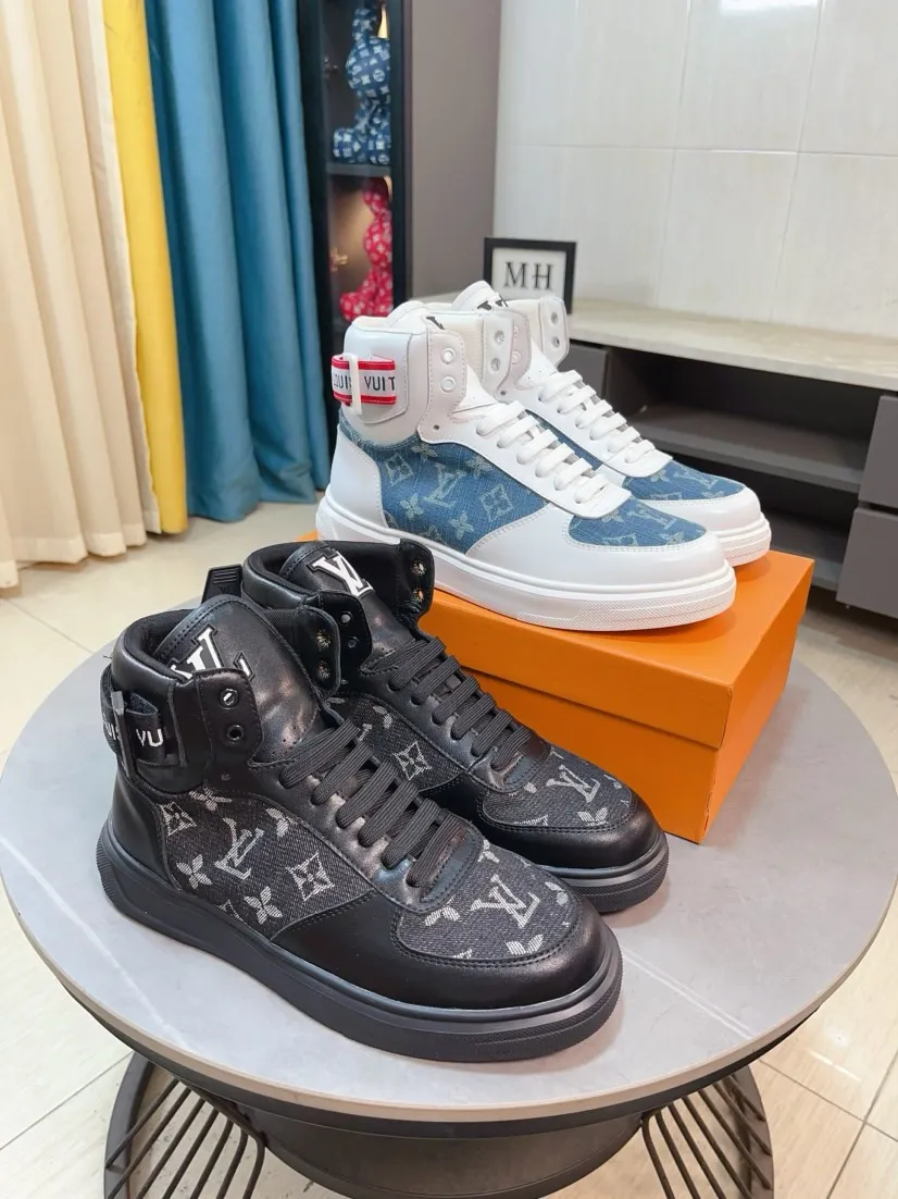 Men's shoes 💰440🌹🌹【LOUIS VUITTON】Same style on Louis Vuitton* official website🚹Men's high-top casual shoes❤️Same style as popular celebrities and big names ~ Best-selling at home and abroad Lv focuses on the checkerboard series...Imported first-layer cowhide with special fabrics➕Full sheep leather lining➕Brand-specific hollow outsole💎Produced by OEM The highest version🔍🔍Number of codes: 38-44,
